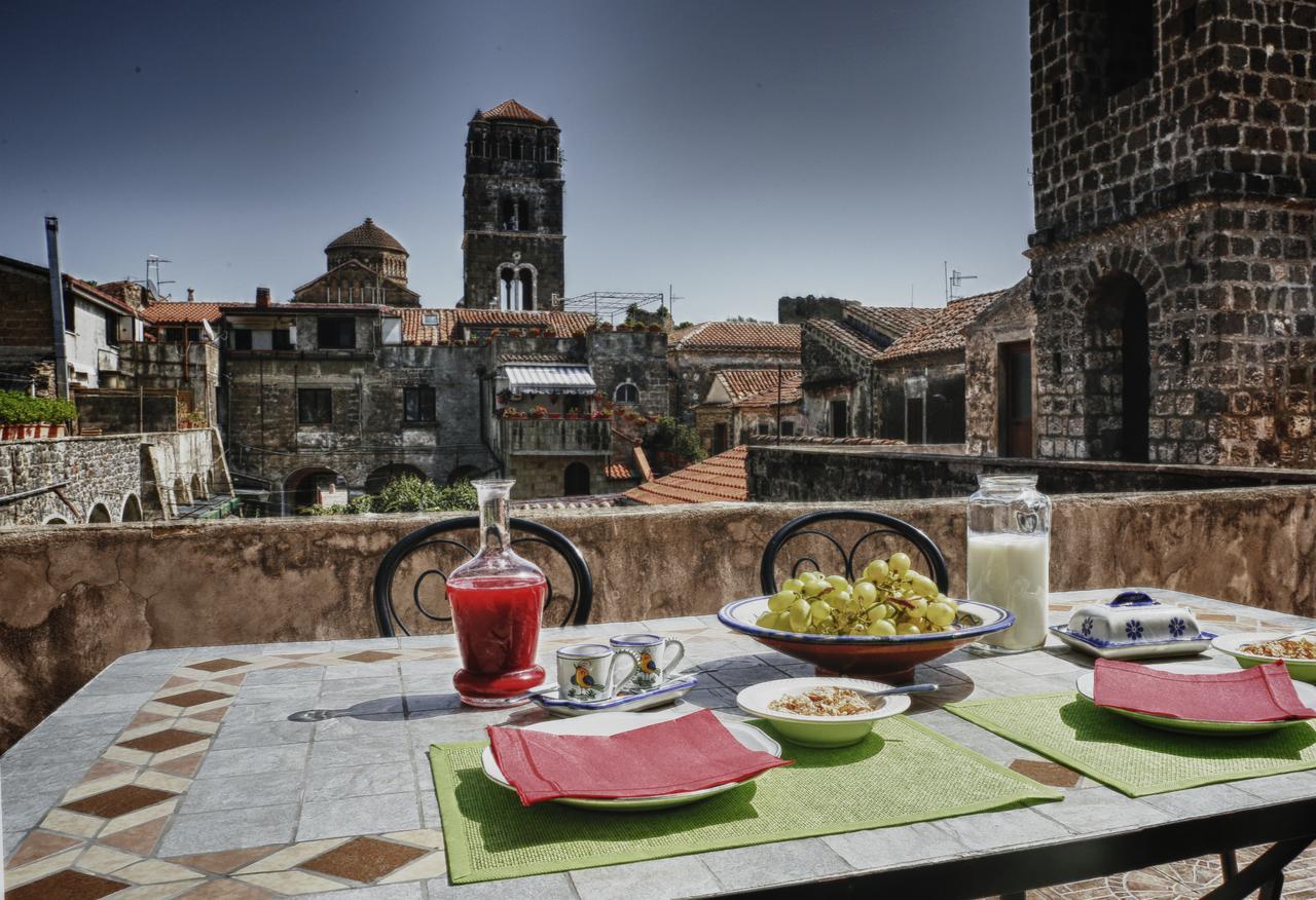 La Pietra D'Argento Bed & Breakfast Caserta Vecchia Bagian luar foto